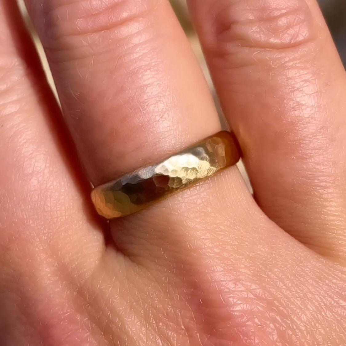 Hill 4.7mm Wide Hammered Band